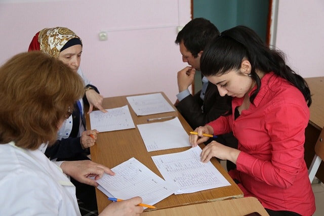 Летит, летит по небу клин усталый...