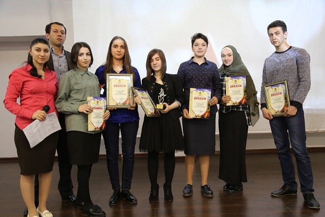 Летит, летит по небу клин усталый...