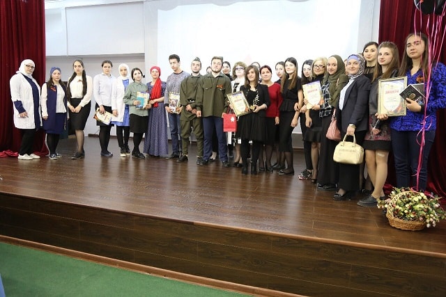 Летит, летит по небу клин усталый...