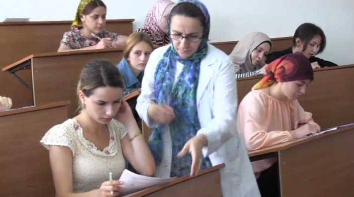 Первый поток абитуриентов сдавал вступительные экзамены