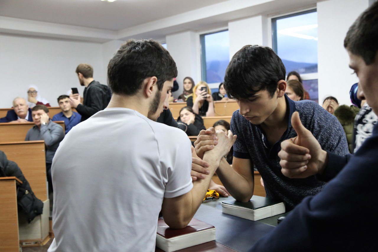 Турнир по Армрестлингу