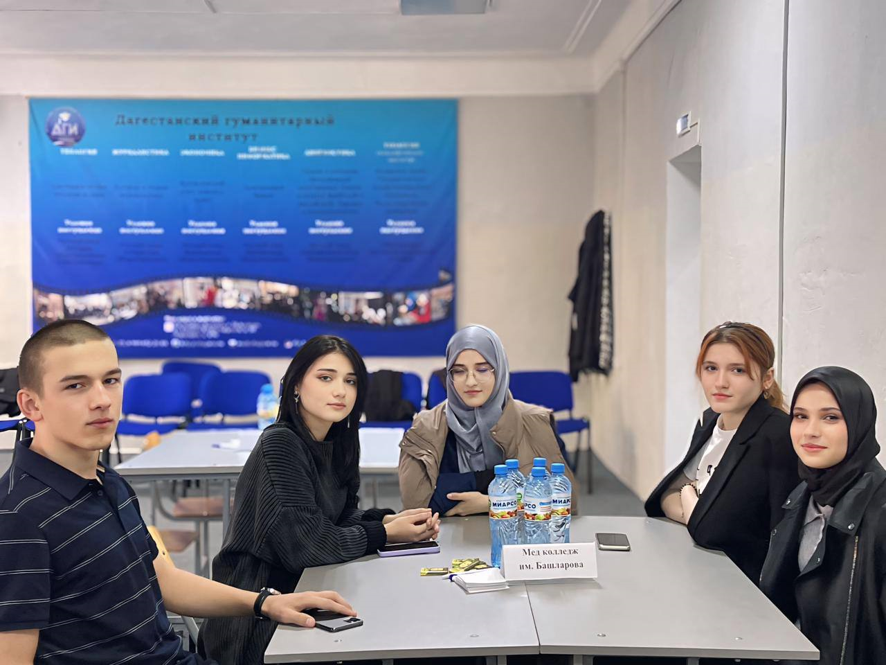 На площадке Дагестанского гуманитарного института прошла интеллектуальная игра в форме брейн-ринга