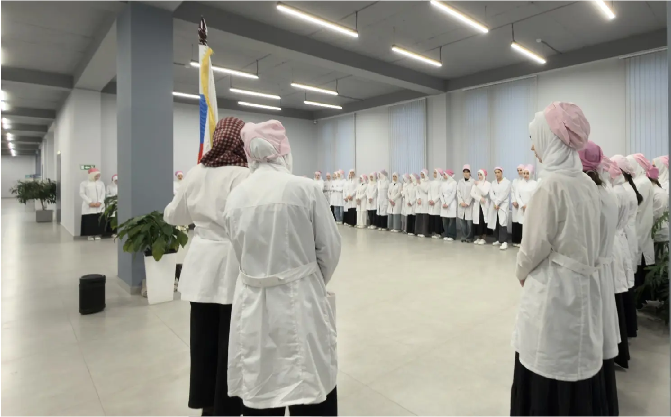 Поднятие флага Российской Федерации