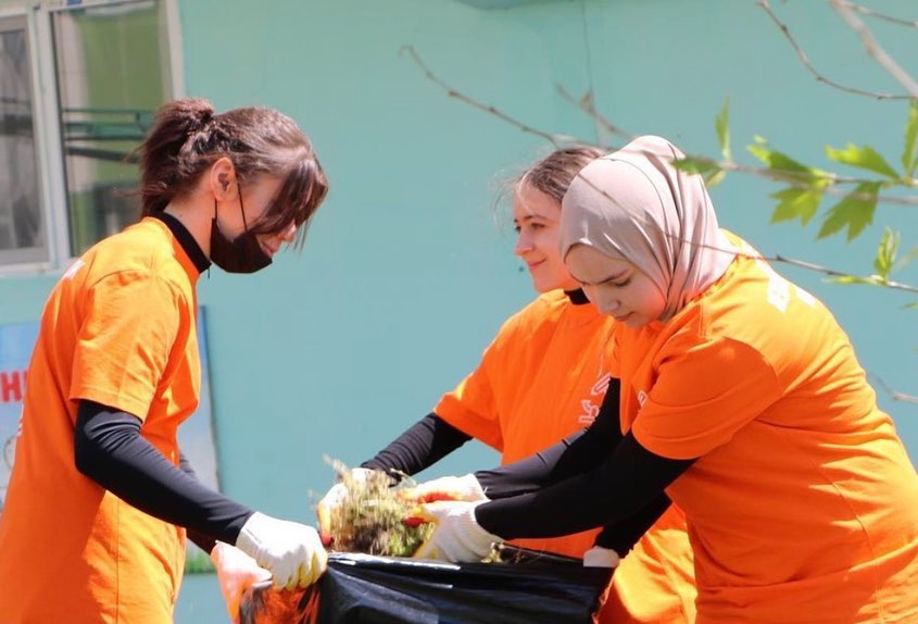 Помогли благоустроить территорию АНО «Городская клиническая больница 3»