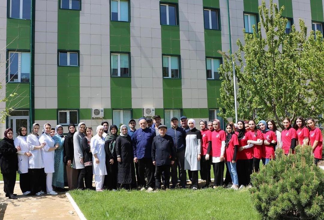 Помогли благоустроить территорию АНО «Городская клиническая больница 3»