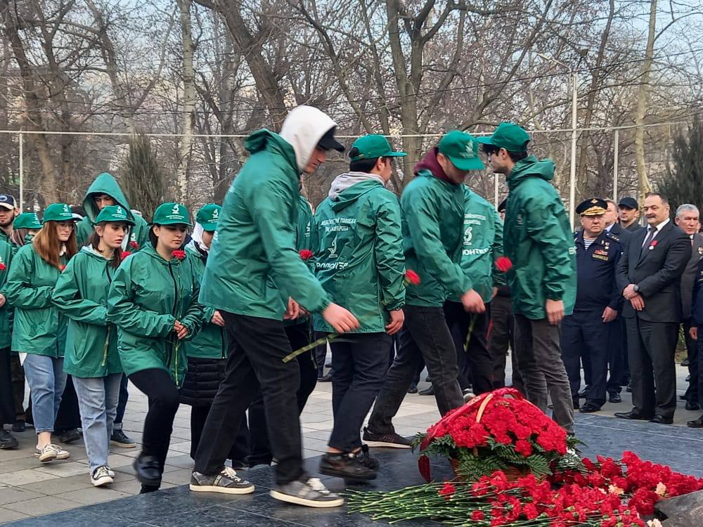 Присоединились к акции возложения цветов к вечному огню