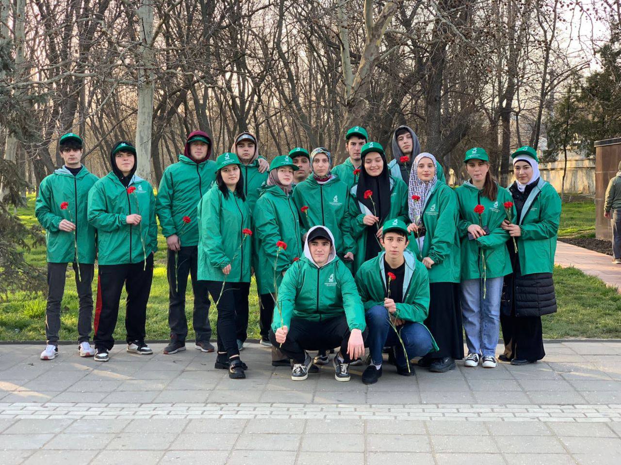 Присоединились к акции возложения цветов к вечному огню