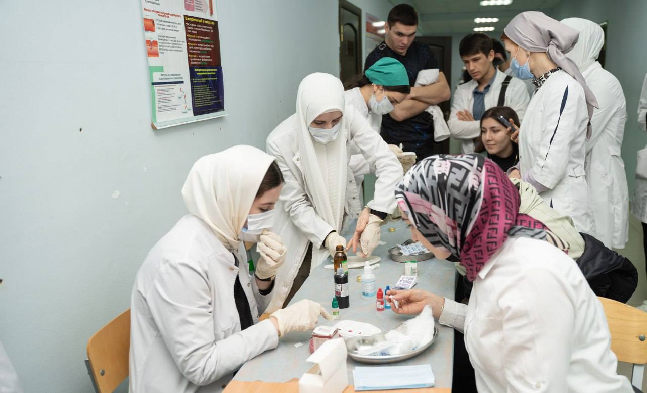 Провели обучающие мастер-классы для всех желающих первокурсников всех специальностей.