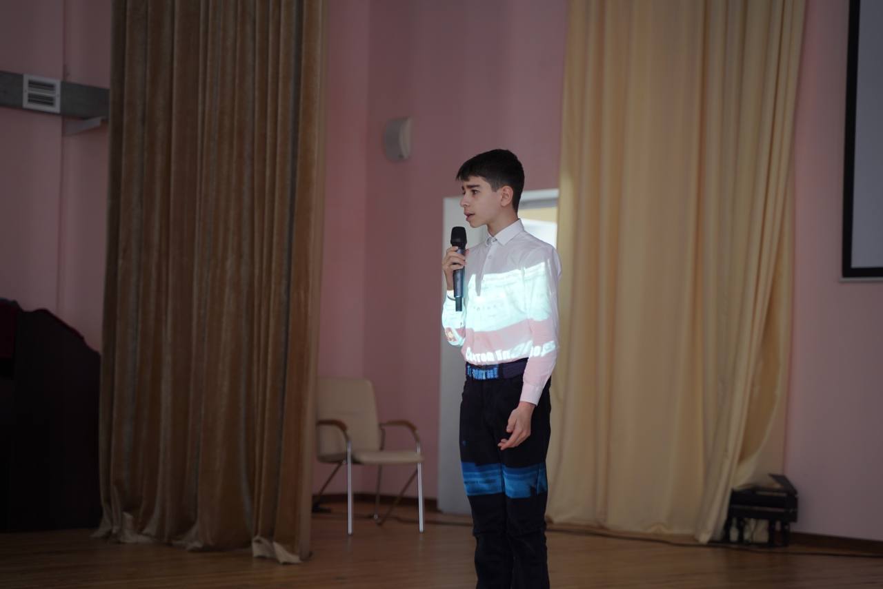 Руководитель проекта «Воспоминания солдата победы» провела встречу ветерана ВОВ с учениками 26-й школы.