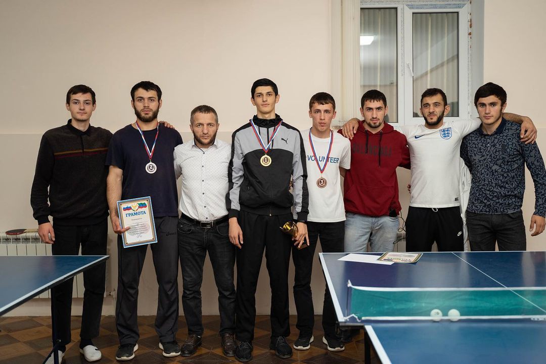 Соревнования по настольному теннису.