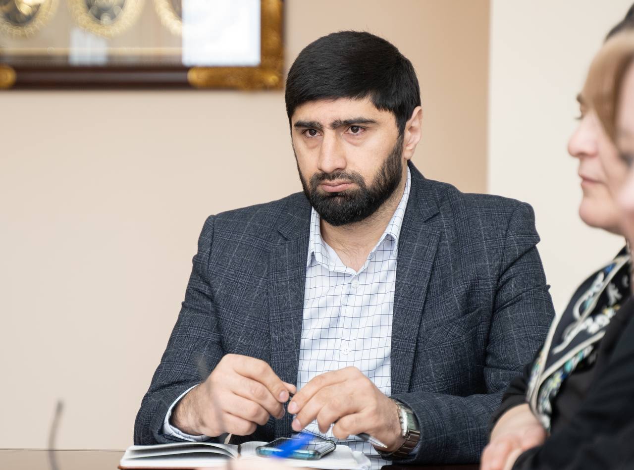 Совещание под руководством директора колледжа Руслана Мамаева.