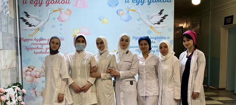 Студентки 4 курса отделения “Акушерское дело” (группа АД-9) колледжа имени Башларова проходят производственную практику на базе Республиканской клинич...