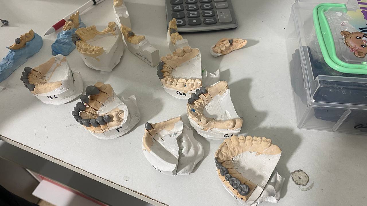 Студенты выпускных групп направления «Стоматология ортопедическая» посетили с экскурсией Литейный цех.