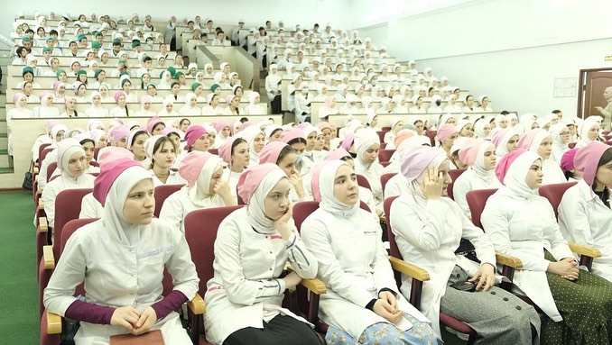 Султан Хамзаев встретился со студентами МК им. Башларова Султан Хамзаев встретился со студентами МК им. Башларова