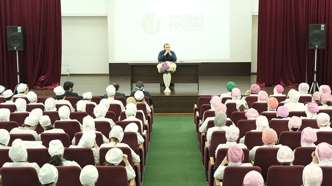 Султан Хамзаев встретился со студентами МК им. Башларова Султан Хамзаев встретился со студентами МК им. Башларова