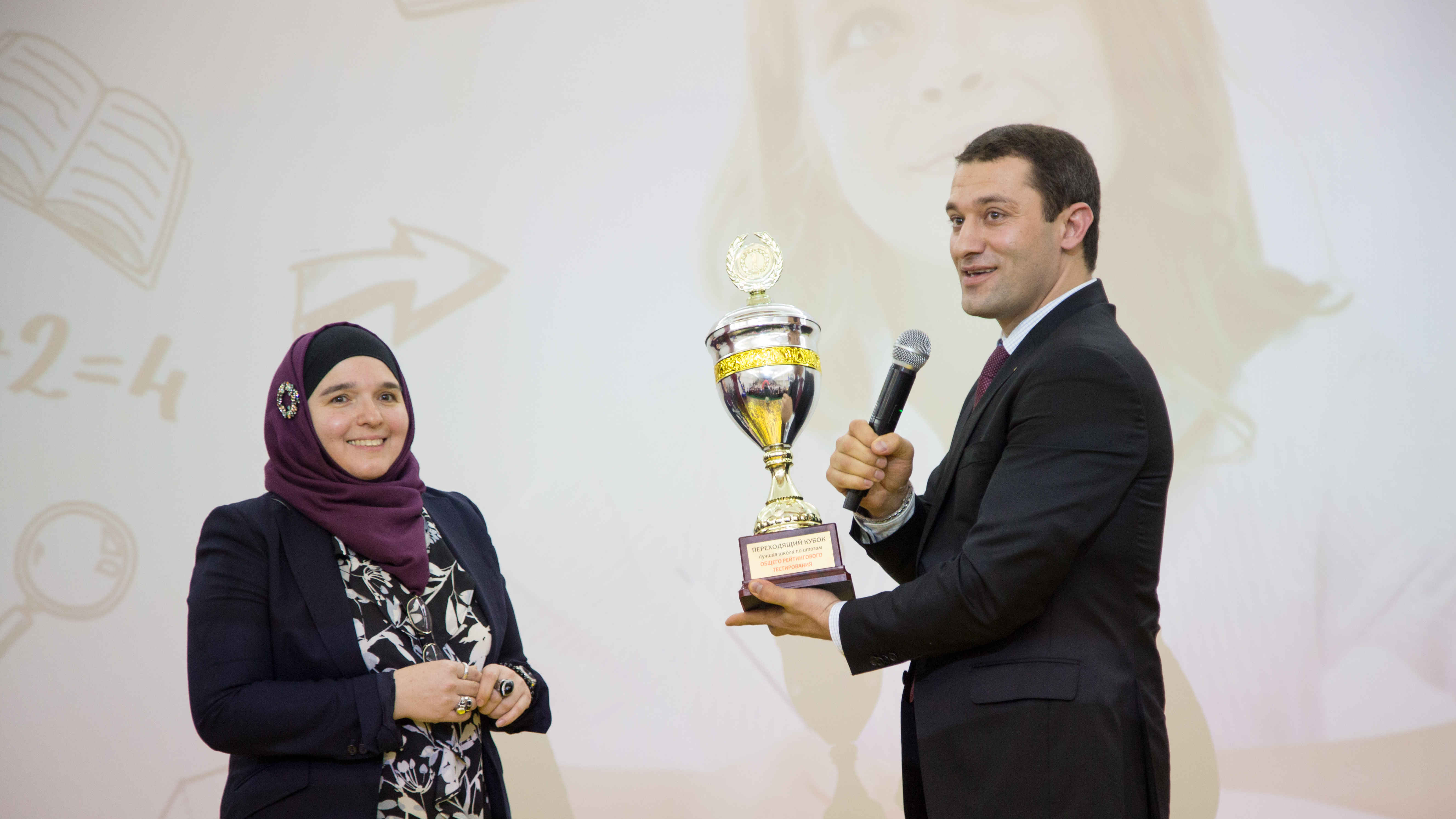 Церемония награждения победителей рейтингового тестирования среди учащихся ОАНО "Ватан" и СОШ им. Юсупова.