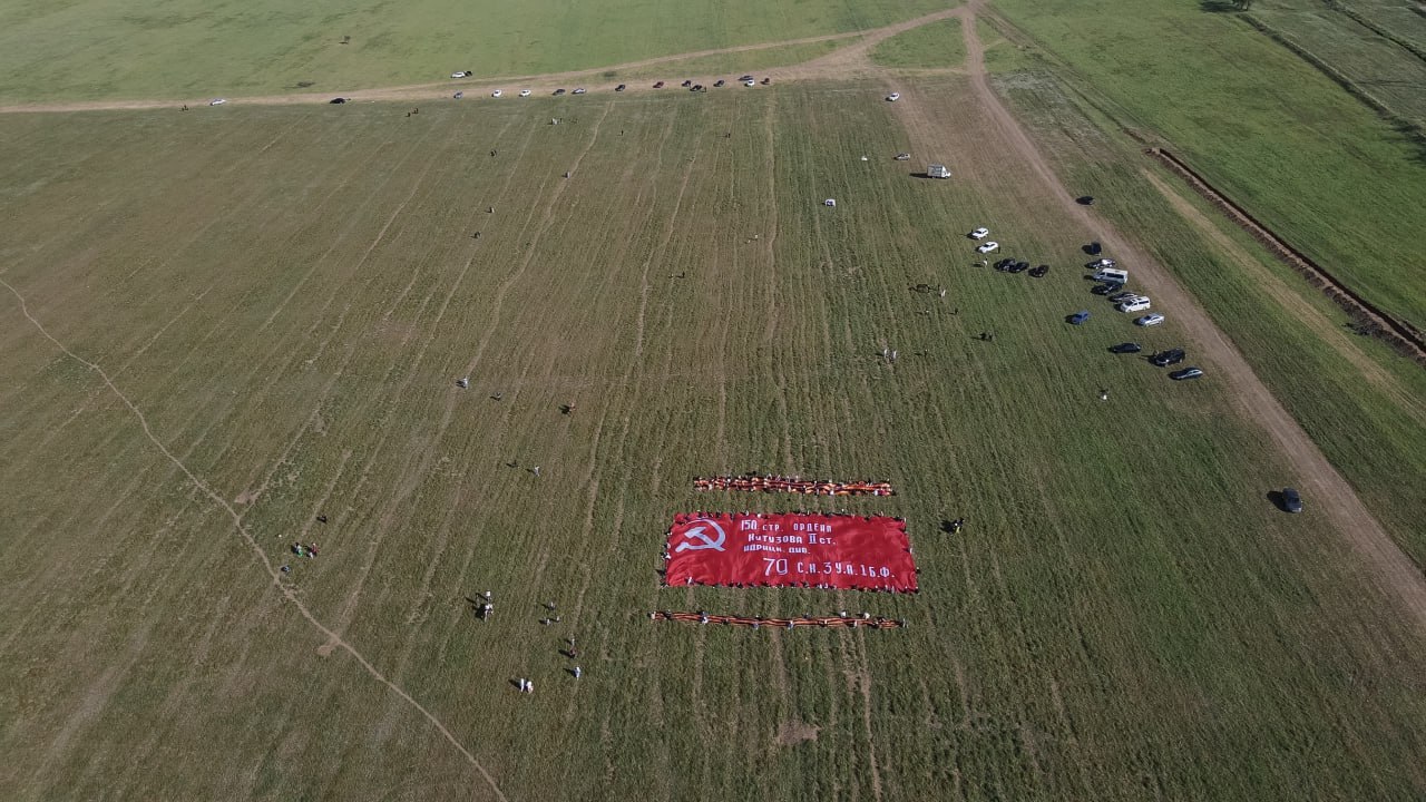 В Дагестане на маковом поле студенты-медики организовали  патриотический  флэшмоб к 78-летию Победы в Великой Отечественной Войне. В Дагестане на маковом поле студенты-медики организовали  патриотический  флэшмоб к 78-летию Победы в Великой Отечественной Войне.