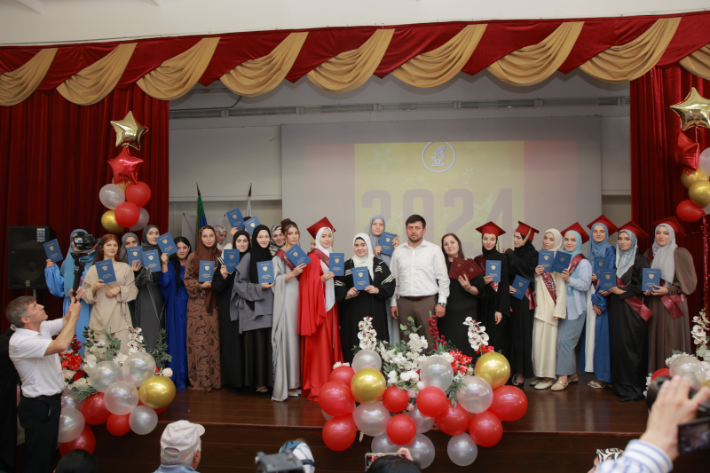 В Махачкале 1225 выпускников Медколледжа получили диплом.