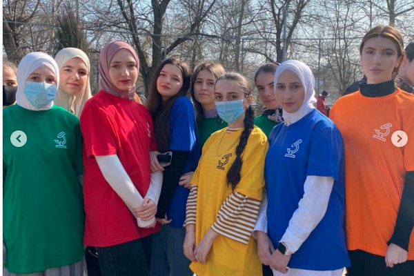 Возложение цветов к памятнику Воину-освободителю