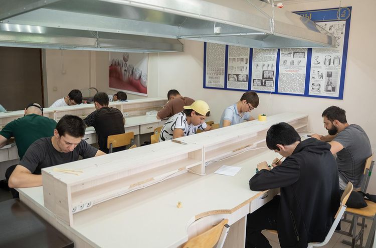 Вступительное испытание по форме «Лепка»